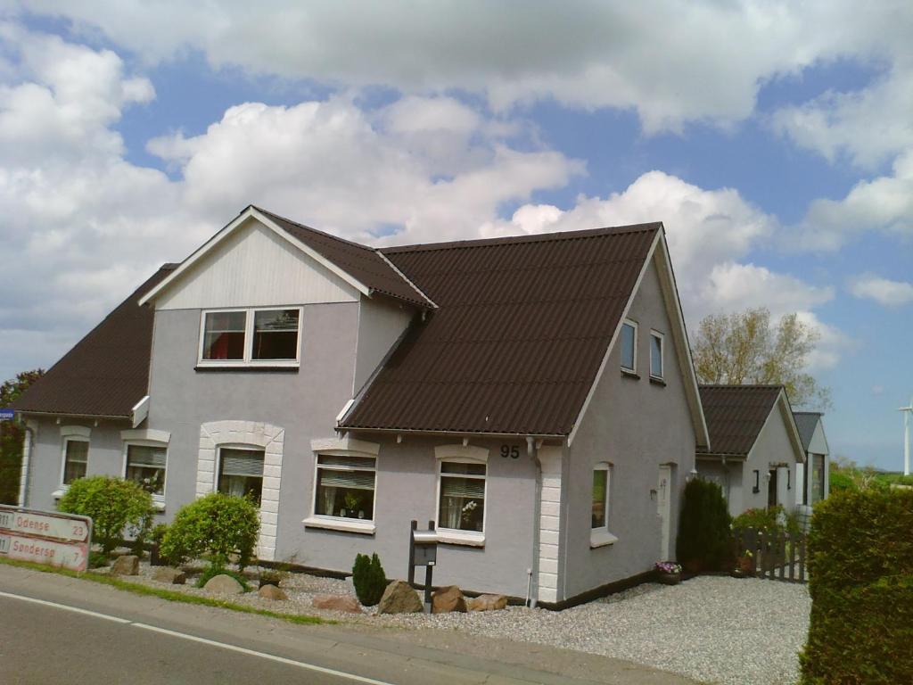Svalegaarden Guesthouse Saerslev Екстер'єр фото